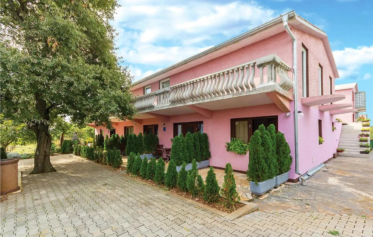 PUY Cozy Studio In Valtursko Polje With Kitchen 아파트 풀라