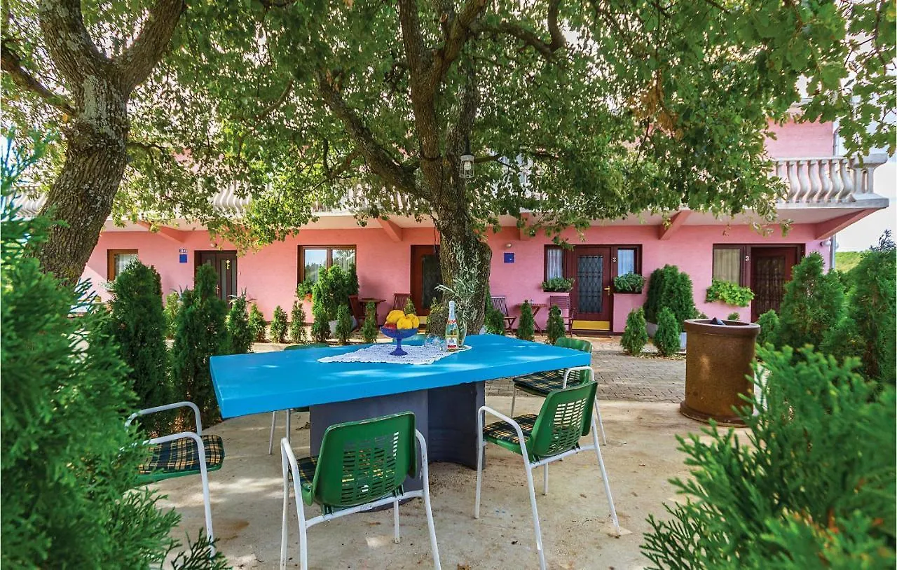 PUY Cozy Studio In Valtursko Polje With Kitchen 아파트  풀라